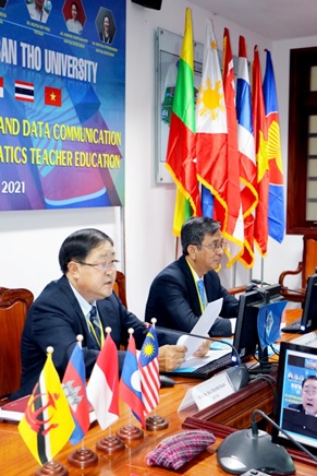 Prof. Dr. Hà Thanh Toàn and Assoc. Prof. Dr. Trần Trung Tính (on the right)